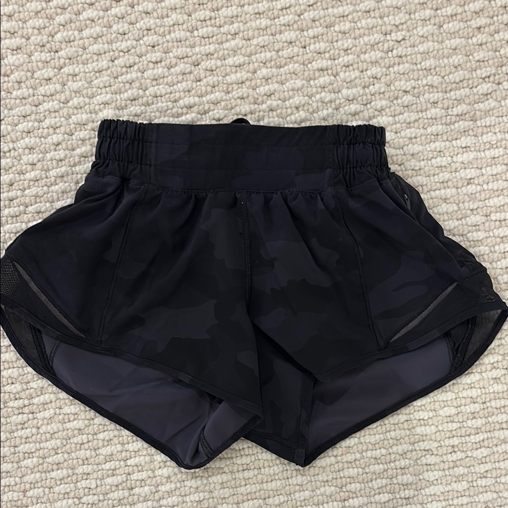 Lululemon camouflage hotty hots - size 0 - low rise 2.5 - amazing condition